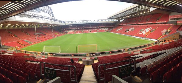 王哲林场下鼓掌叫好！李弘权假投真传助攻怀特塞德大猩猩暴扣