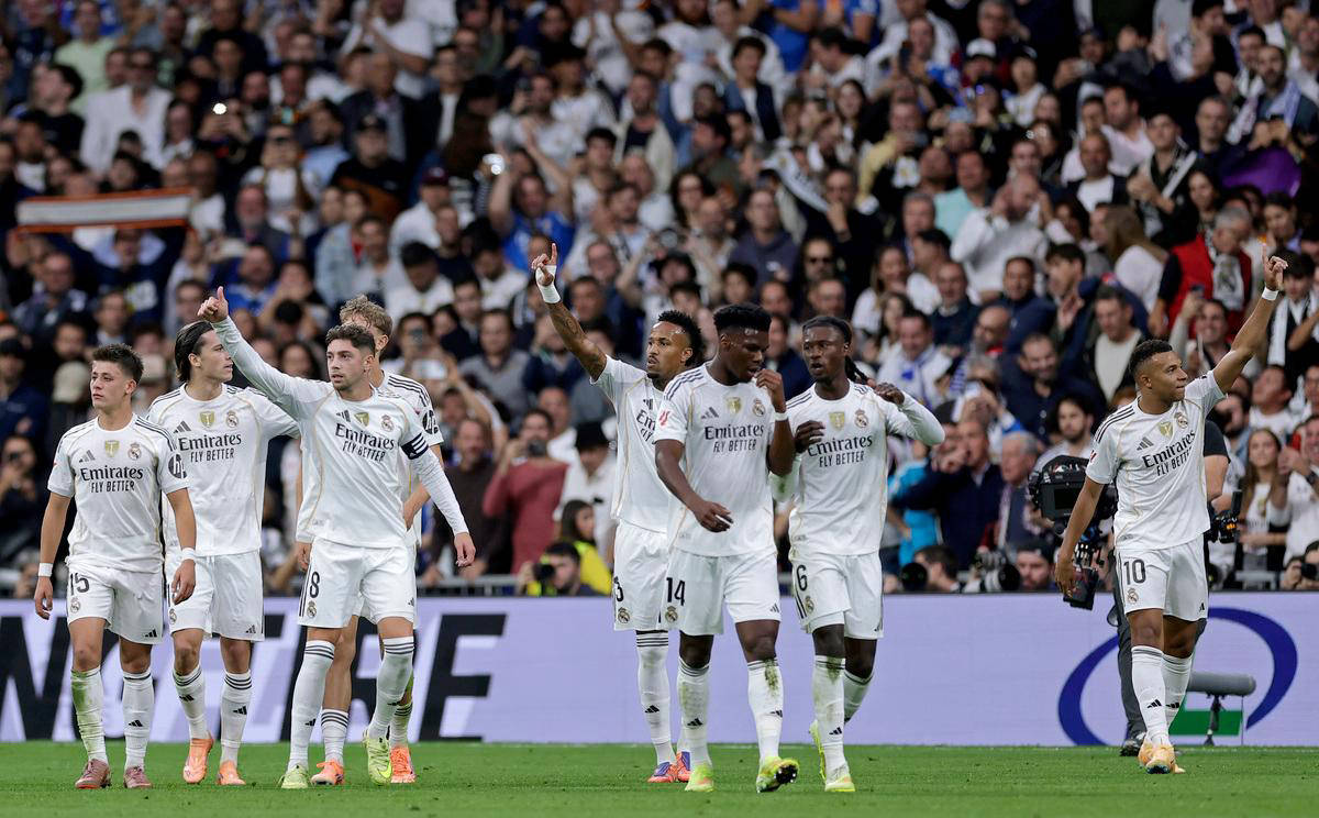 [国内足球]吴曦左侧斜传中路 安德烈-路易斯头球破门